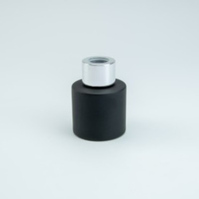 parfumflesje-cylinder-zwart-met-zilveren-schroefdop-50-ml.jpg id=