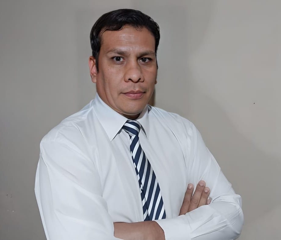Walter Mamani, Abogado