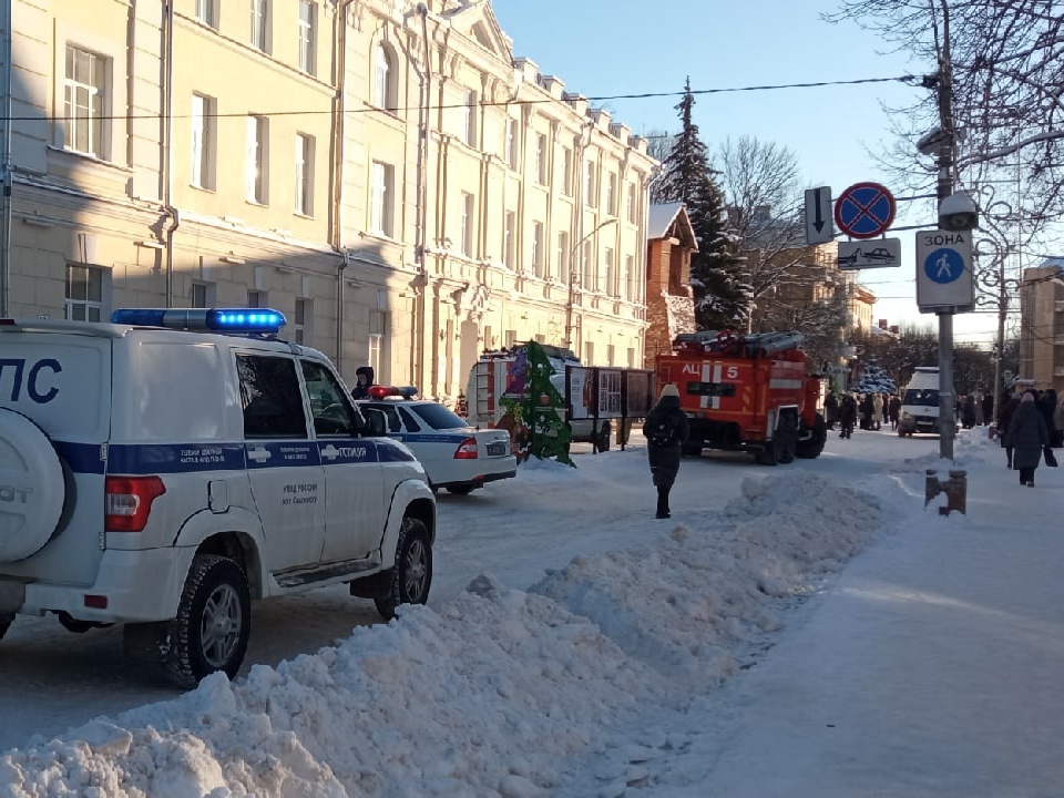 Свежие новости смоленска. Теракт в Смоленске. Оцепили Коммунистическая в Смоленске. Эвакуация в Смоленске 19 января. Смоленск в январе.