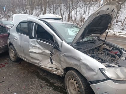 В Смоленске из-за столкновения иномарок пострадал человек
