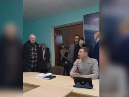 Депутат попытался изгнать жителей с открытого заседания в Смоленской области