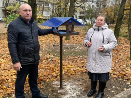 На Маршала Ерёменко установили столовую для птиц