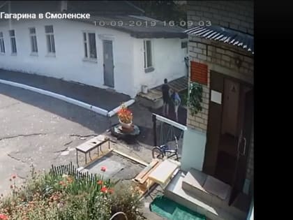 В Смоленске кражу самоката школьниками сняли на видео