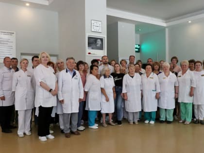 В Смоленске открыли мемориальную доску Заслуженному врачу Михаилу Новикову