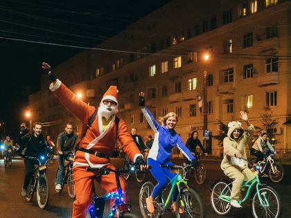 В Смоленске прошёл ночной велопарад. Участники опубликовали фото