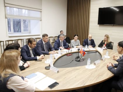 Анатолий Овсянкин поприветствовал гостей из Узбекистана