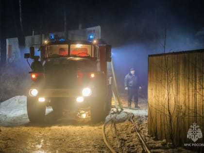 На тушение пожара в цеху в Промышленном районе Смоленска выезжали 35 огнеборцев