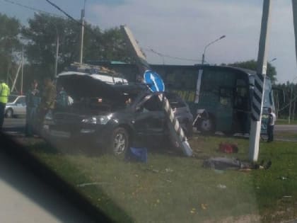 Видео: На окружной дороге в жуткой аварии погибли два человека