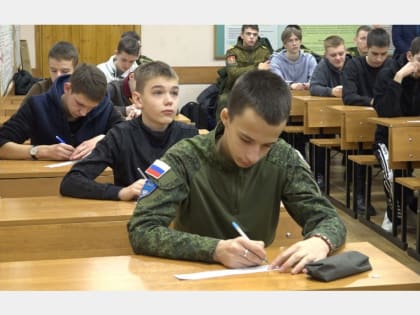 В Смоленске с 2012 года реализуется проект «Школа будущих офицеров»