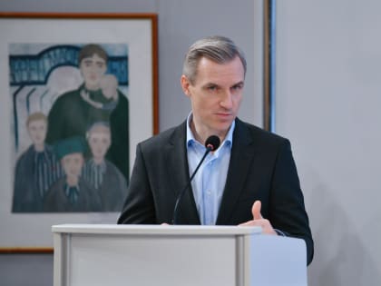 Василий Анохин вручил областные награды смоленским учёным