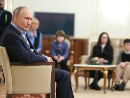 Владимир Путин встретился с семьей Героя России из Смоленской области