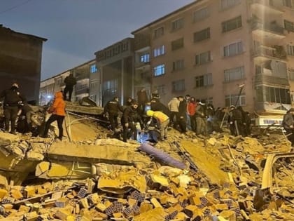 Российские спасатели вытащили из-под обломков в Турции мужчину спустя неделю