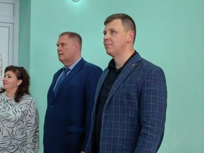 Благодаря партпроекту «Единой России» в доме культуры в Шумячском районе обновили фасады, кровлю и одежду сцены
