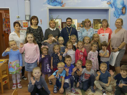 Помощник управляющего Смоленской епархией поздравил сотрудников Православного детского сада №1