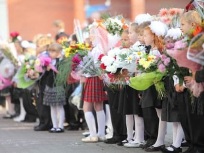 В Вязьме родители решили, что не будут дарить учителям на 1 сентября цветы