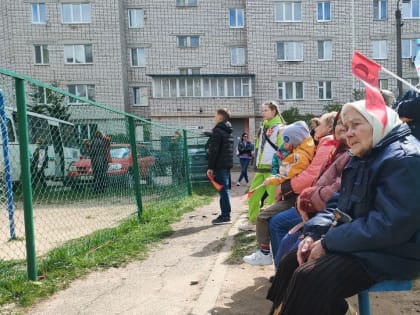 Смоляне сразу из нескольких домов отпраздновали День Победы вместе