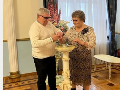 Смоленск отмечает 55-летие супружеской жизни пары