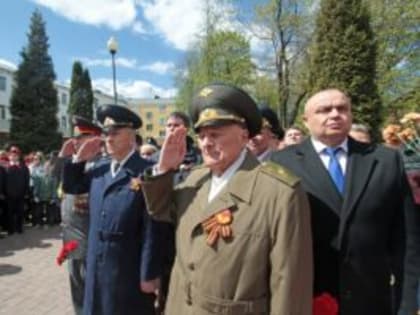 Врио губернатора Смоленской области возложил венки к Вечному огню