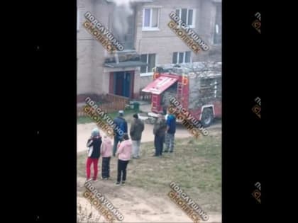 "Имеется пострадавший". В смоленской деревне загорелась квартира