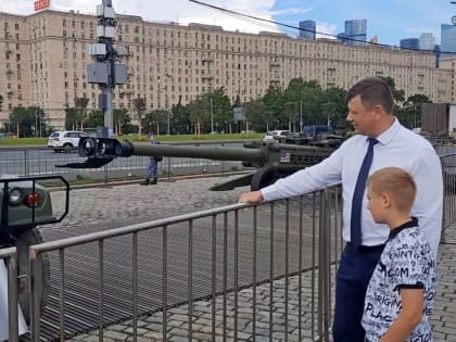 Для сына участника СВО из Ельни организовали экскурсию в Совет Федерации