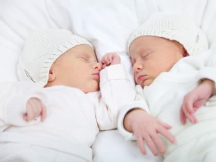 4 двойни родились в Смоленске в декабре