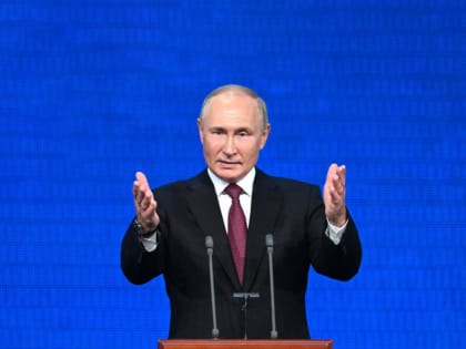 Доверенные лица Владимира Путина начали получать удостоверения