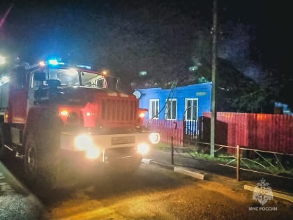 В посёлке Шумячи Смоленской области ночью горел частный дом