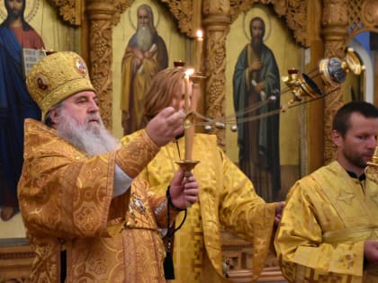 Епископ Сергий совершил Всенощное бдение в Свято-Троицком кафедральном соборе г. Вязьмы