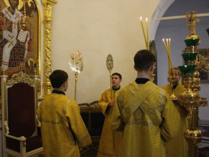 Православная молодежь молилась за Божественной Литургией