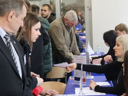 Время возможностей. В Смоленской области прошла масштабная ярмарка трудоустройства