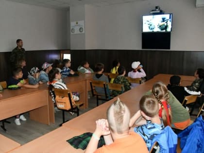 Спецназовцы смоленского УФСИН провели урок мужества для ребят из школы будущего разведчика