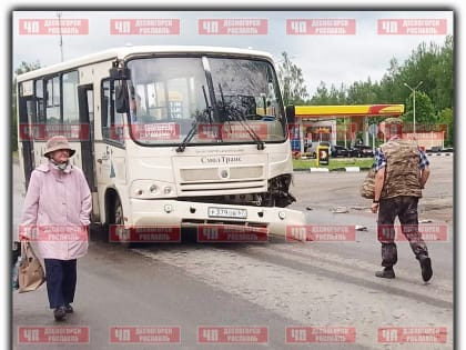 В Десногорске иномарка протаранила пригородный автобус