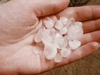 Мощный циклон из Сочи принёс в Новосибирск град размером с яйцо