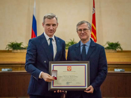 Василий Анохин вручил госнаграды отличившимся смолянам