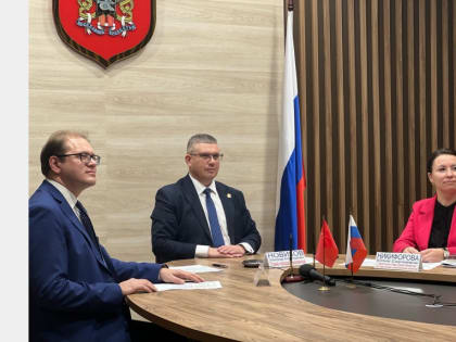 Глава Смоленска Александр Новиков и мэр города Цюйфу Цуй Цзяцин КНР подписали протокол о намерениях