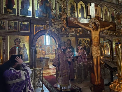 Архипастырь совершил Божественную литургию в Неделю Крестопоклонную в Свято-Троицком Болдином монастыре