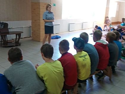 Сотрудники смоленской уголовно-исполнительной инспекции провели занятия с участниками лагеря «Патриот»