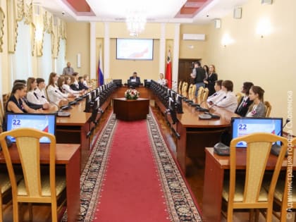 В Смоленске вручили паспорта активным школьникам