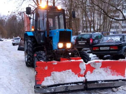 В областном центре ведут ежедневную уборку снега во дворах