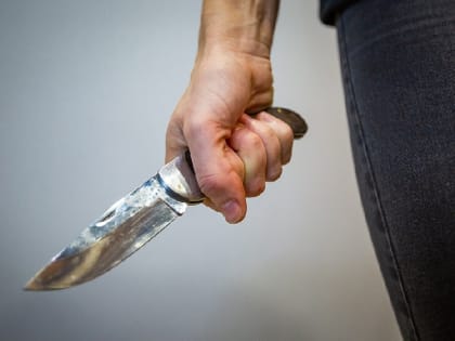 Смолянин пырнул ножом свою возлюбленную