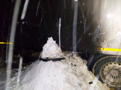 В Сафоновском районе у фуры на ходу загорелось колесо