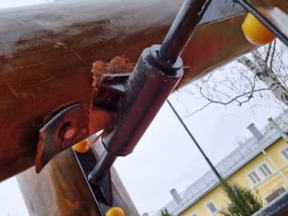В Смоленске вандалы уродуют благоустроенные скверы