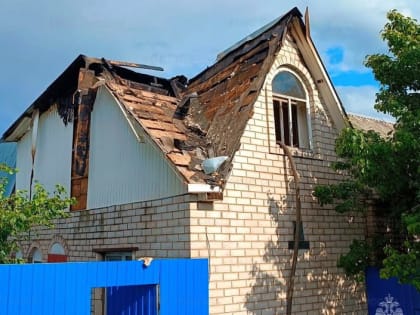 В смоленском райцентре горел двухэтажный дом