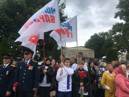 Сафоновские активисты помогли в организации торжественной церемонии зажжения вечного огня в деревне Рыбки