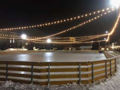 Стал известен график работы катка на площади Ленина
