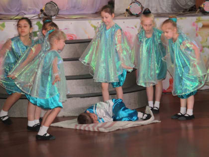 Праздничные мероприятия к 8 Марта проходят в Смоленске