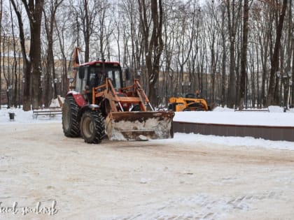 В Смоленске продолжается усиленная уборка снега