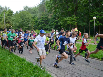 В Смоленске проходят массовые соревнования по бегу «Самоопределение»
