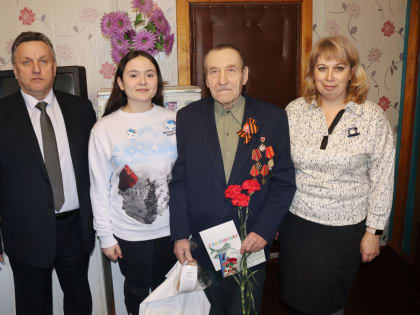 Поздравили ветеранов с праздником