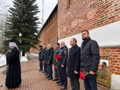 В Смоленске прошел памятный митинг в честь Дня защитника Отечества